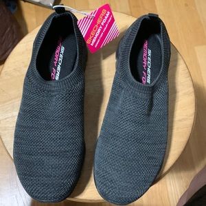 SKECHERS MEMORY FOAM SLIP ON SIZE 7 NEW NO BOX